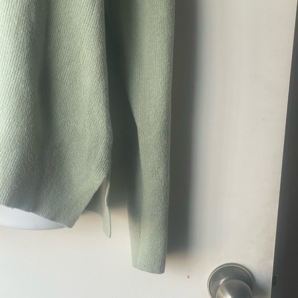 Tahari women’s sweater - Picture 8 of 10